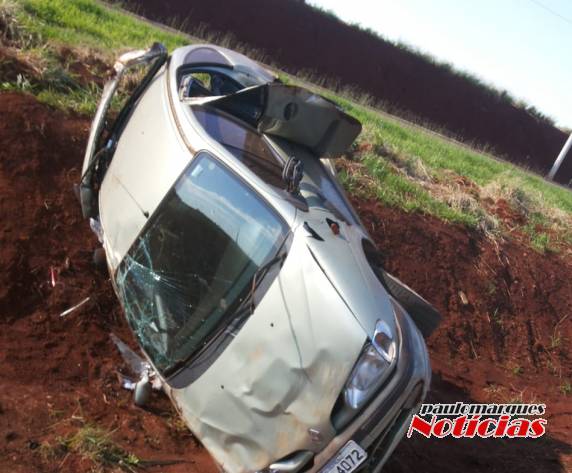 Saída de pista deixa três pessoas feridas na BR 472 em Três de Maio - foto 4