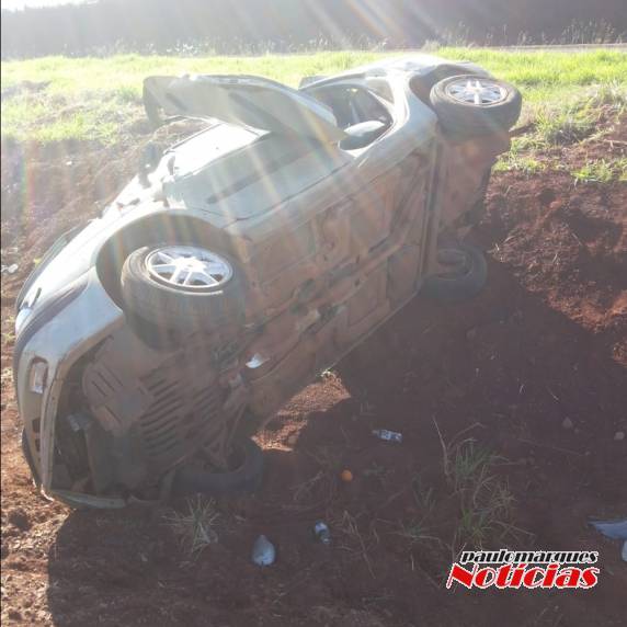 Saída de pista deixa três pessoas feridas na BR 472 em Três de Maio - foto 3
