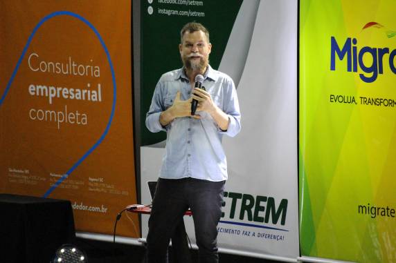 Evento realizado para 1,3 mil pessoas no Clube Buricá foi promovido pelos cursos de Administração e Engenharia de Produção da Setrem