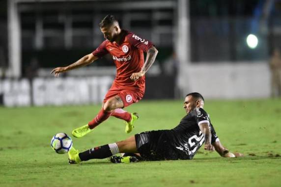 Gol do time carioca se originou em lance duvidoso nos acréscimos