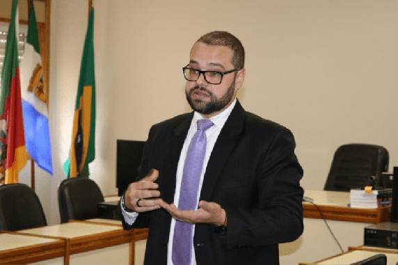 Juiz afirmou que período eleitoral não pode ser salvo conduto para agressores