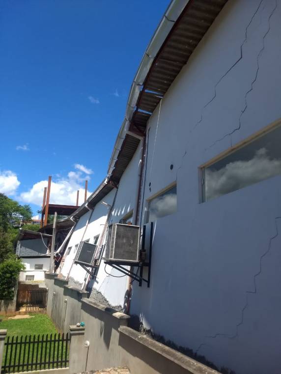 Telhado de loja desaba em Ascurra; clientes e funcionários conseguem sair a tempo - foto 3
