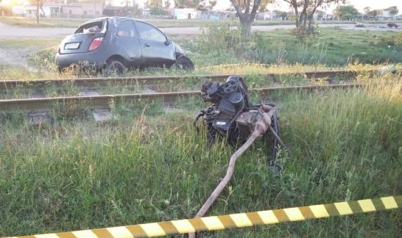 Acidente aconteceu por volta das 3h30 deste domingo (28) na altura do km 3 da BR-392, em Rio Grande, Região Sul do estado. Motorista morreu no local e não teve a identidade 

divulgada