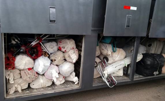 Operação contra crimes fiscais apreende roupas falsificadas em ônibus com estrangeiros na BR 101 em Paulo Lopes - foto 4