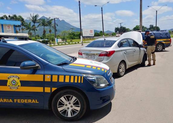 Carro roubado no Rio Grande do Sul e posteriormente clonado é recuperado na BR 280 em Guaramirim - foto 2
