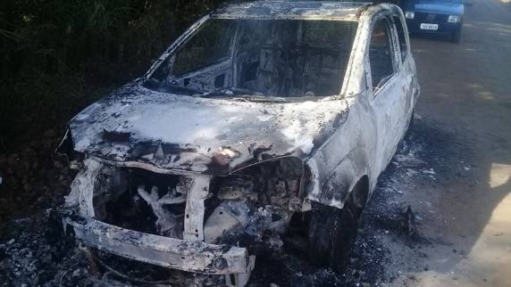 Apesar do estrago, condutora do veículo não sofreu ferimentos
