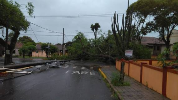 Tempestade é registrada na manhã desta quarta-feira