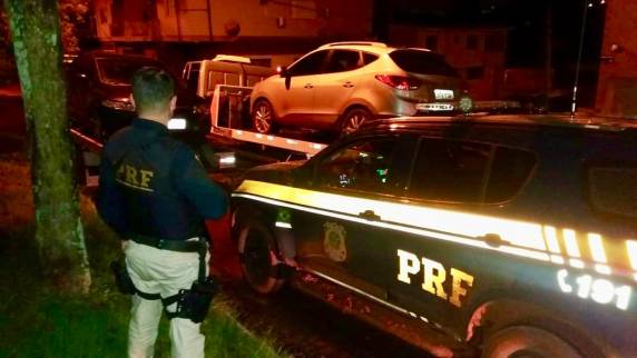 PRF e BM recuperam em Mato Castelhano dois veículos que foram roubados em Passo Fundo - foto 2