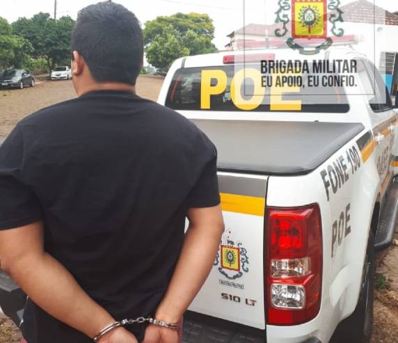 Casal é preso pela BM por tráfico
de drogas em Ijuí - foto 4