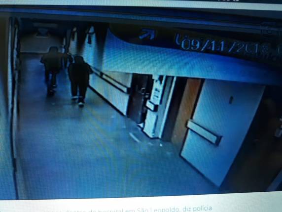 Outras duas pessoas ficaram feridas. Gabriel Minossi, de 19 anos, estava internado após sofrer acidente de 

trânsito. Alvo dos bandidos, que estava em outro quarto, havia conseguido progressão para o semiaberto, mas foi solto pela falta de vagas
