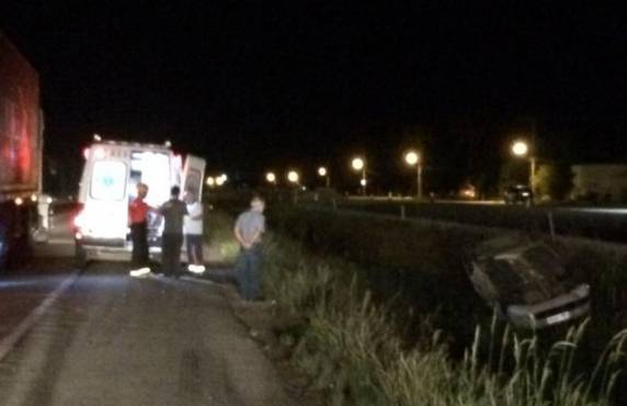 Acidente envolvendo carreta e três veículos
deixa feridos em Camaquã - foto 5
