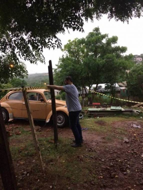 Casa fica parcialmente destruída após deslizamento provocado pelas chuvas, em Santo
Ângelo - foto 4