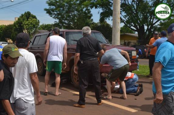 Motociclista é retirado de baixo de caminhonete após acidente em Tenente Portela - foto 2