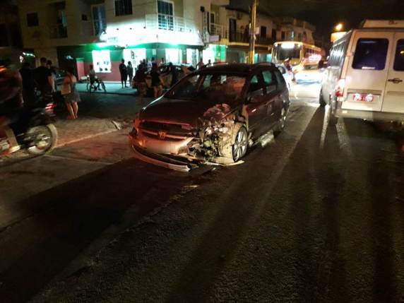 Passageiro do carro disse à PM que acidente ocorreu após condutor tentar ultrapassar ônibus