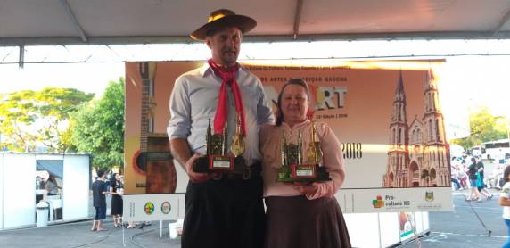 Representando o CTG Tropeiros do Buricá, Jorge Pieniz é mais uma vez
premiado no ENART - foto 2