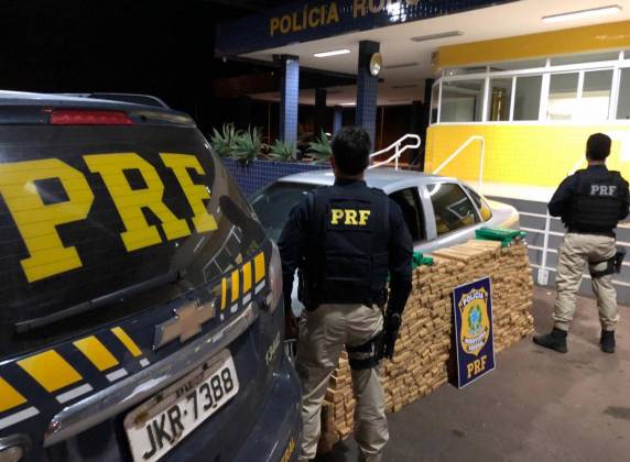 Aproximadamente 450 quilos de maconha são apreendidos após quase 20 quilômetros de perseguição no oeste catarinense - foto 2