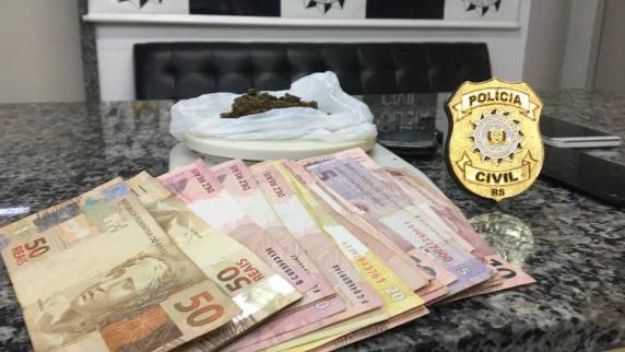 Casal é preso em Santo Ângelo por venda de drogas no Bairro Pilau II - foto 3