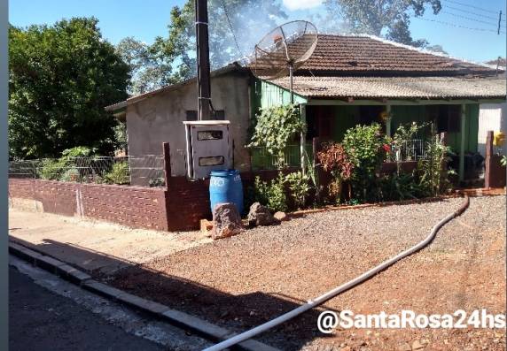 Corpo de Bombeiros combatem incêndio em Santa Rosa - foto 3