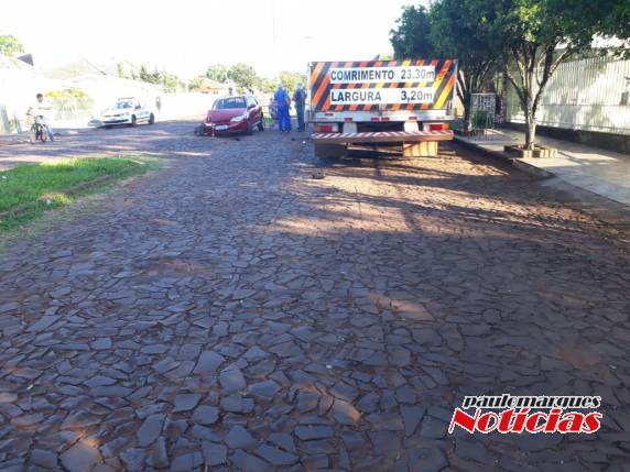 Veículo colide em carreta estacionada em
rua de Três de Maio - foto 3