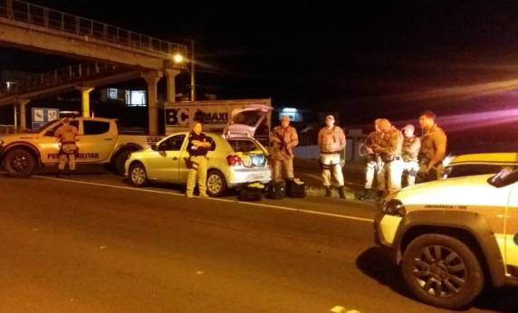 Ação conjunta PRF e PM apreende 223 quilos de maconha na BR 480 em Chapecó - foto 3