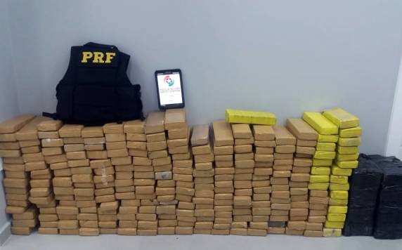 Ação conjunta PRF e PM apreende 223 quilos de maconha na BR 480 em Chapecó - foto 2