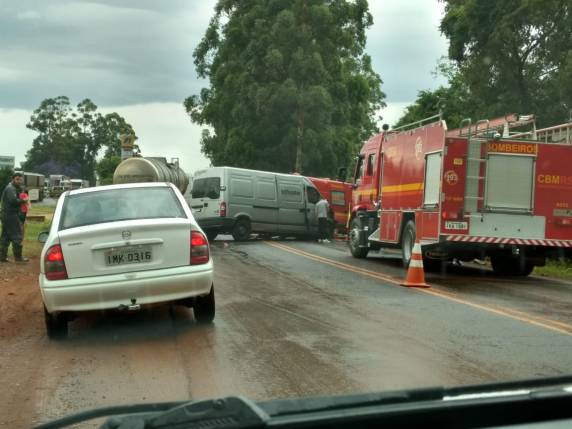 Acidente envolve Van de Santo Cristo e automóvel na RS 342 em Cruz Alta - foto 4