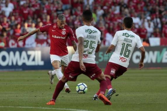 Nico López marcou duas 

vezes e garantiu a vitória colorada na despedida do Beira-Rio em 2018