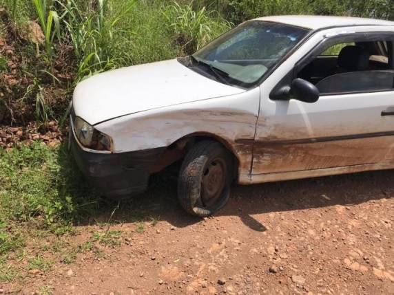 Colisão entre dois veículos em
estrada de terra no interior de Derrubadas - foto 2