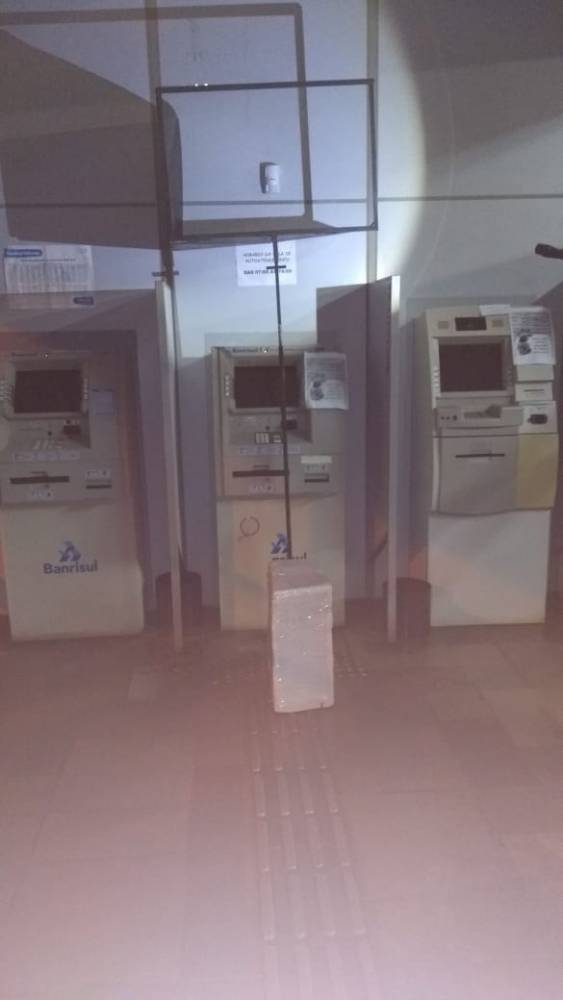 Tentativa de arrombamento no
Banrisul de Alpestre - foto 2