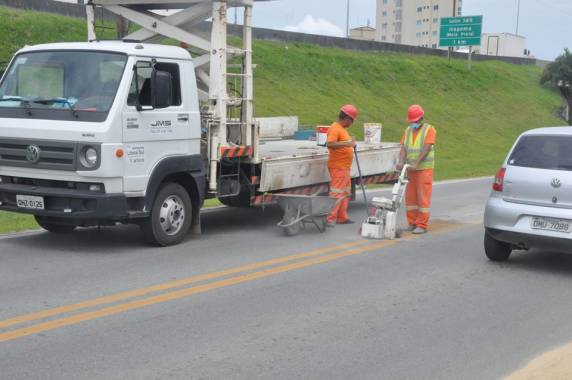 Por causa de supermercado, trânsito na Marginal Oeste ganha novo sentido em
Itapema - foto 4