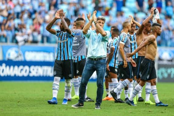 Presidente revelou que técnico aceitou proposta de renovação por mais um ano