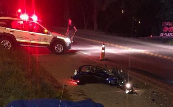 O acidente ocorreu por volta de 2h15 da madrugada desta sexta-feira perto da entrada do bairro Panorama e outro veículo teria fugido