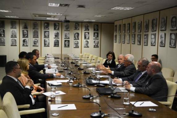 Os bastidores da reunião na qual ministro da Fazenda afirmou ao vice-governador gaúcho que, sem a 

privatização do banco, não haverá adesão ao regime