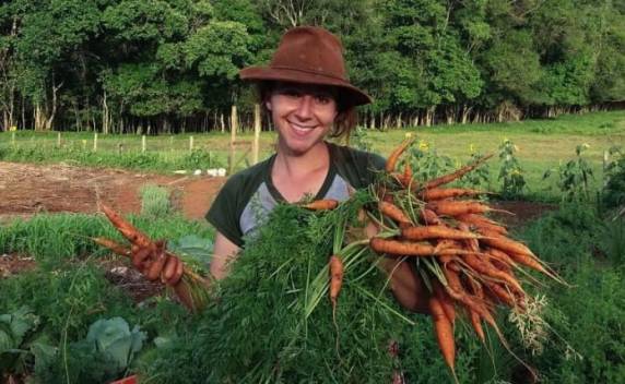 Na contramão do êxodo rural, Pahola voltou para o campo e 

aposta na produção de alimentos para salvar o meio ambiente
