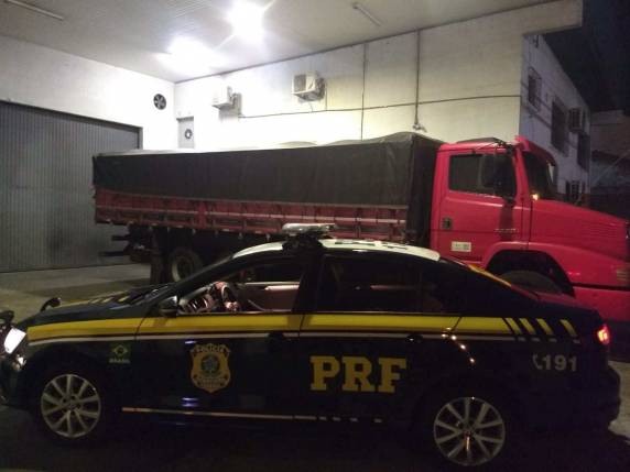 PRF prende contrabandista com R$ 1,1 milhão em cigarros do Paraguai - foto 3