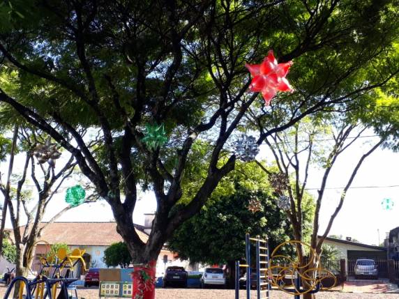Praça do bairro São Francisco recebe decoração Natalina - foto 4