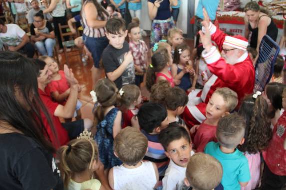 Confraternização entre pais, alunos e 

funcionários marcam momento especial para a EMEI