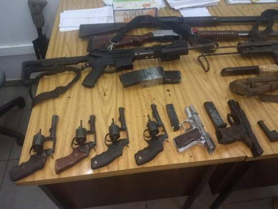 Um refém e seis suspeitos morreram durante a fuga; polícia segue com 

cerco na localidade de Pio X, em Ibiraiaras