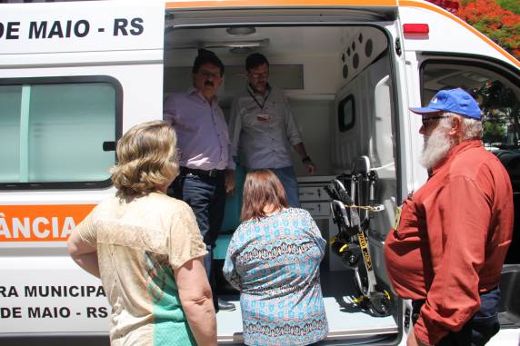 Secretaria Municipal da Saúde de Três de Maio recebe nova ambulância - foto 4