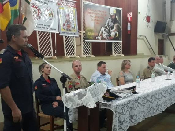 Solenidade marcou formatura do Projeto Bombeiro na Escola, em
Três de Maio - foto 10
