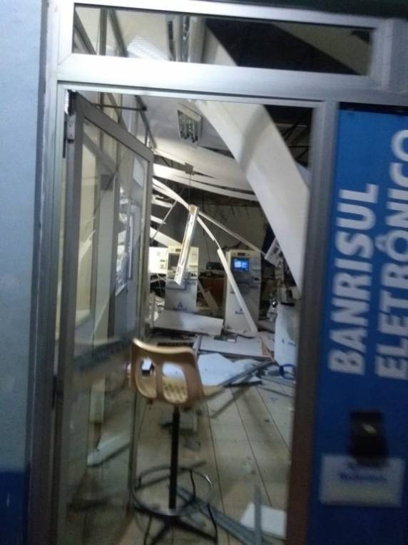 Criminosos atacam agências bancárias em Redentora - foto 2