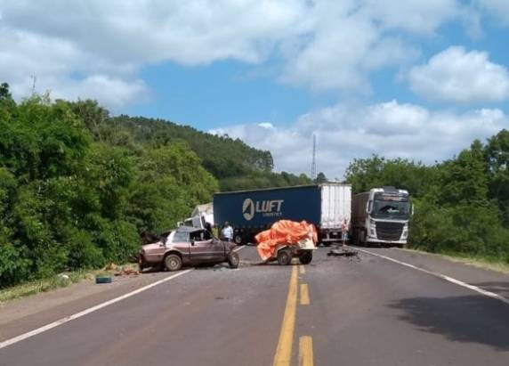 Acidente na BR-386, em Marques de Souza, deixa um morto e
rodovia bloqueada - foto 3