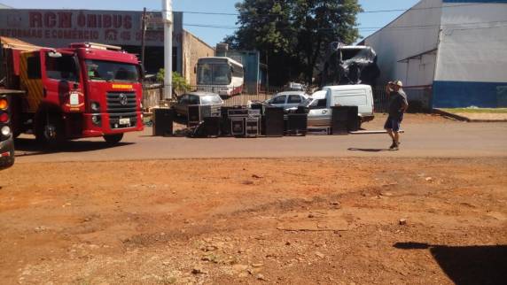 Ônibus da Banda Som Sete pega fogo em Cascavel - foto 2