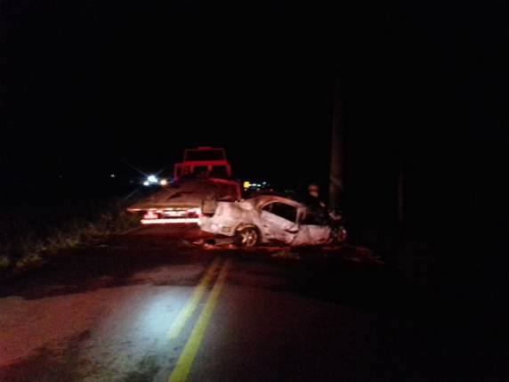Motorista de carro morre
carbonizado após acidente com carreta na BR-101 em Tubarão - foto 2