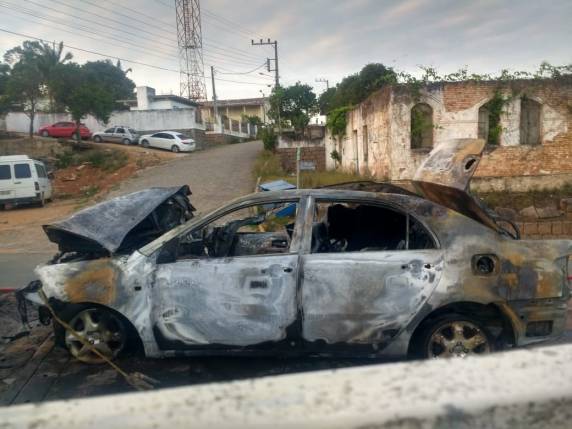 Motorista de carro morre
carbonizado após acidente com carreta na BR-101 em Tubarão - foto 5