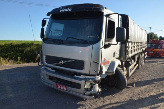 Acidente entre carro e caminhão bloqueia RS 223 em
Ibirubá - foto 2