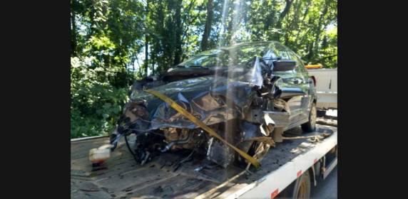 Acidente envolvendo carro de Maravilha deixa
quatro mortos na BR-282 - foto 4