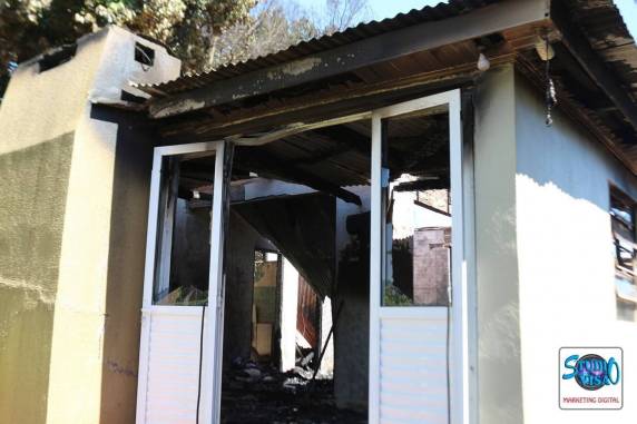 Casa é destruída por incêndio no interior de Boa Vista do Buricá - foto 2