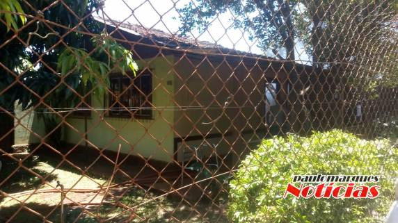 Casa é parcialmente destruída por incêndio no Centro de Três de Maio - foto 5