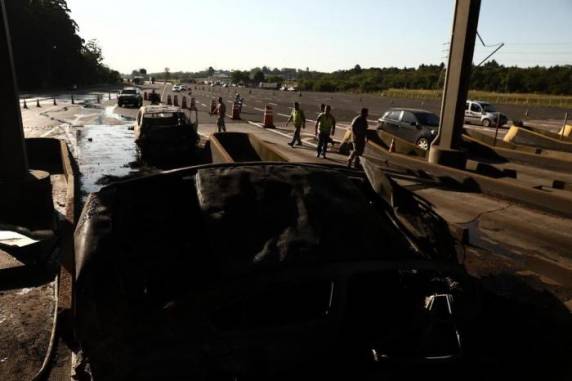 Motorista envolvido em acidente
que causou incêndio em pedágio da freeway estava alcoolizado - foto 3